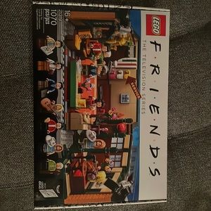 Brand new Lego : friends central perk 1070 pieces